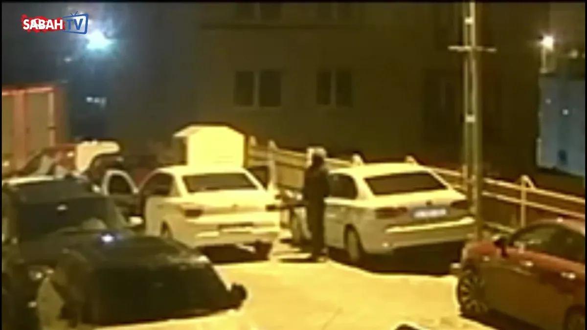 İstanbul’da 8 aracın konsolunu çalan oto fareleri kamerada | Video videosunu izle İstanbul’da 8 aracın konsolunu çalan oto fareleri kamerada | Video videosunu izle