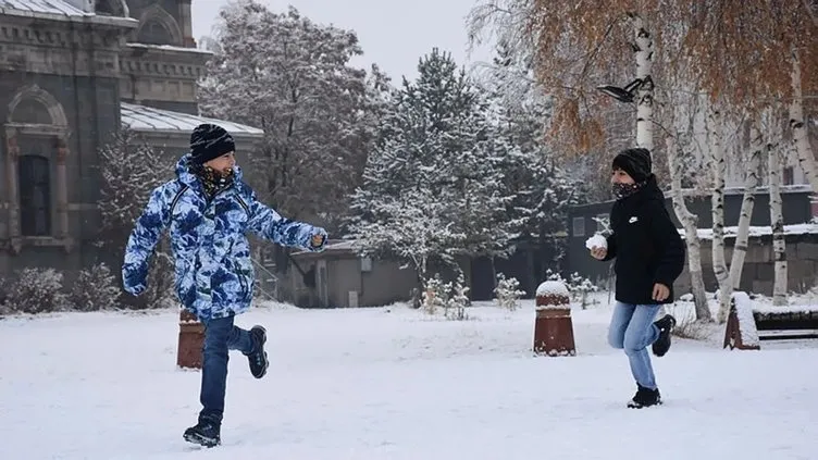 16 Ocak Salı bugün okullar tatil mi, Erzurum, Bolu Kastomonu’da okullar tatil mi edildi? Yarın kar tatili olacak iller
