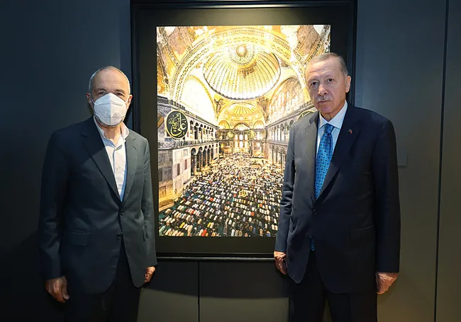 baskan-erdogandan-ayasofya-fotograflari-sergisine-ziyaret-1728402481815.jpeg