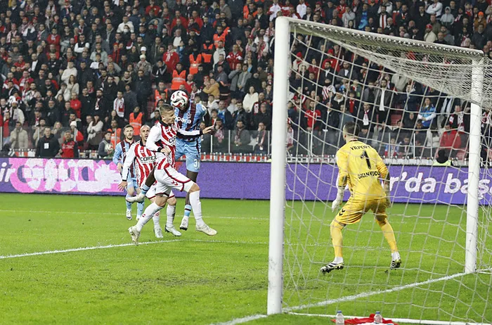 canli-super-ligde-samsunspor-trabzonspor-maci-1770486459835.jpeg