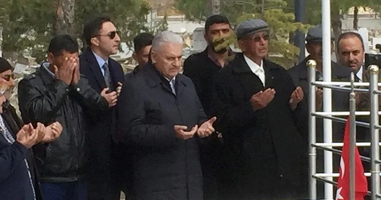 Başbakan Yıldırım, şehit Halisdemir’in mezarını ziyaret etti