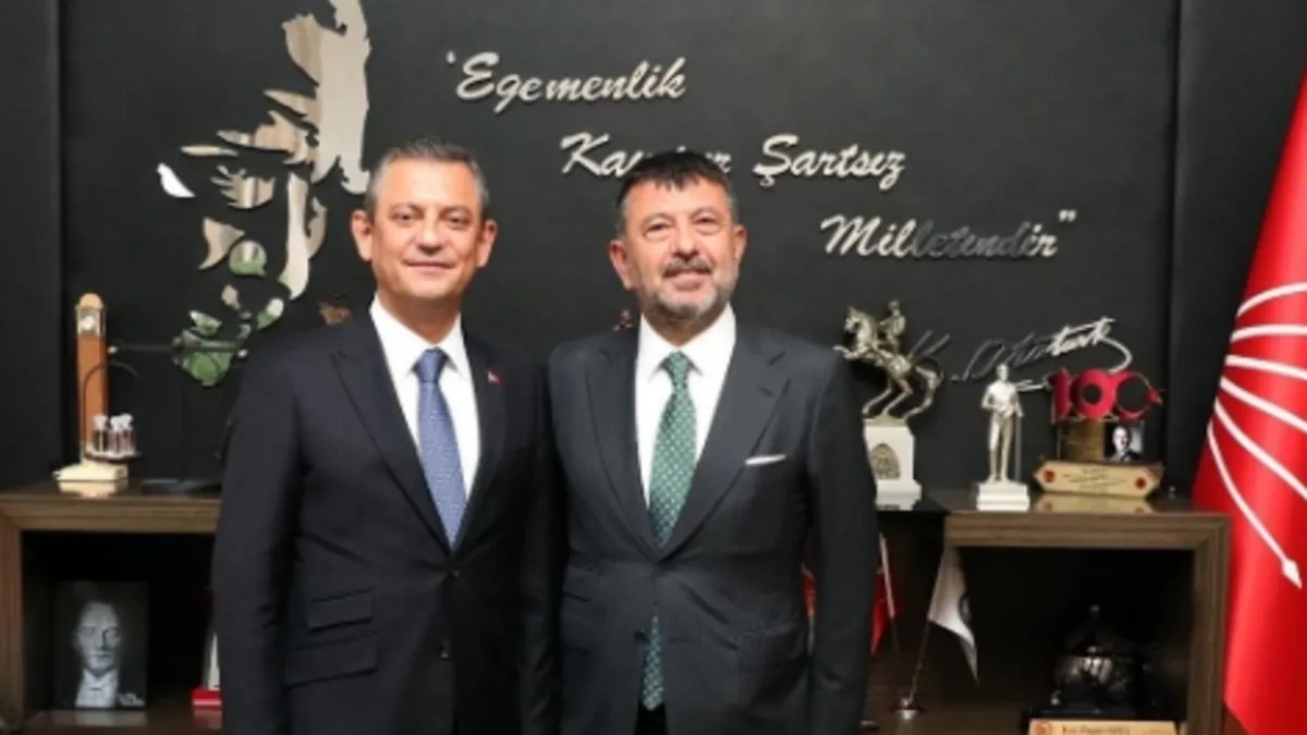 Özgür Özel ve Veli Ağbaba hakkında rüşvet fezlekesi: CHP'li belediyeleri haraca bağlamış