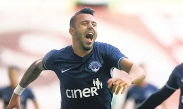 Kavga etti, kadro dışı kaldı