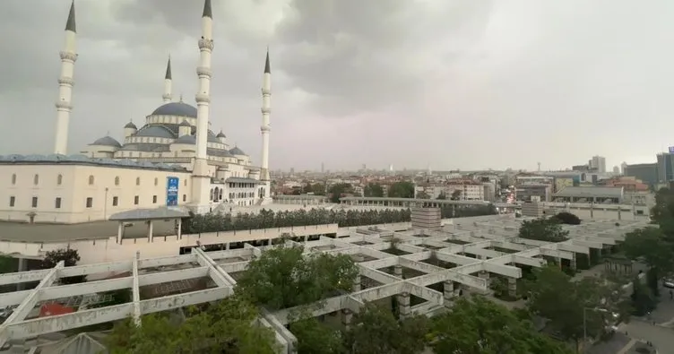 Ankara’da gök gürültülü sağanak etkili oldu