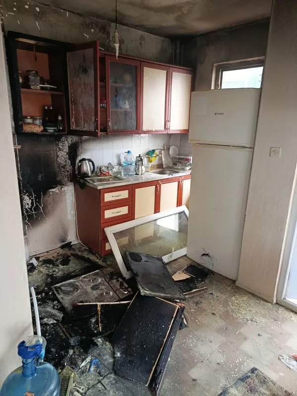 alanyada-apartman-dairesinin-mutfaginda-cikan-yangin-sonduruldu-1784994361263.jpg