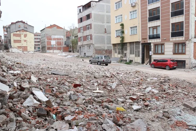 SON DAKİKA: İBB’nin kentsel dönüşüm rezaleti mahalleliyi canından bezdirdi! Mahalle korku filmini andırıyor