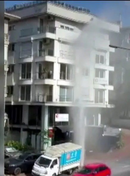 Patlayan Borudan Fışkıran Su