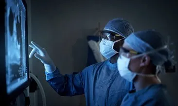 Röntgen filmini gören doktorlar gözlerine inanamadı! Kum torbasının kancası...