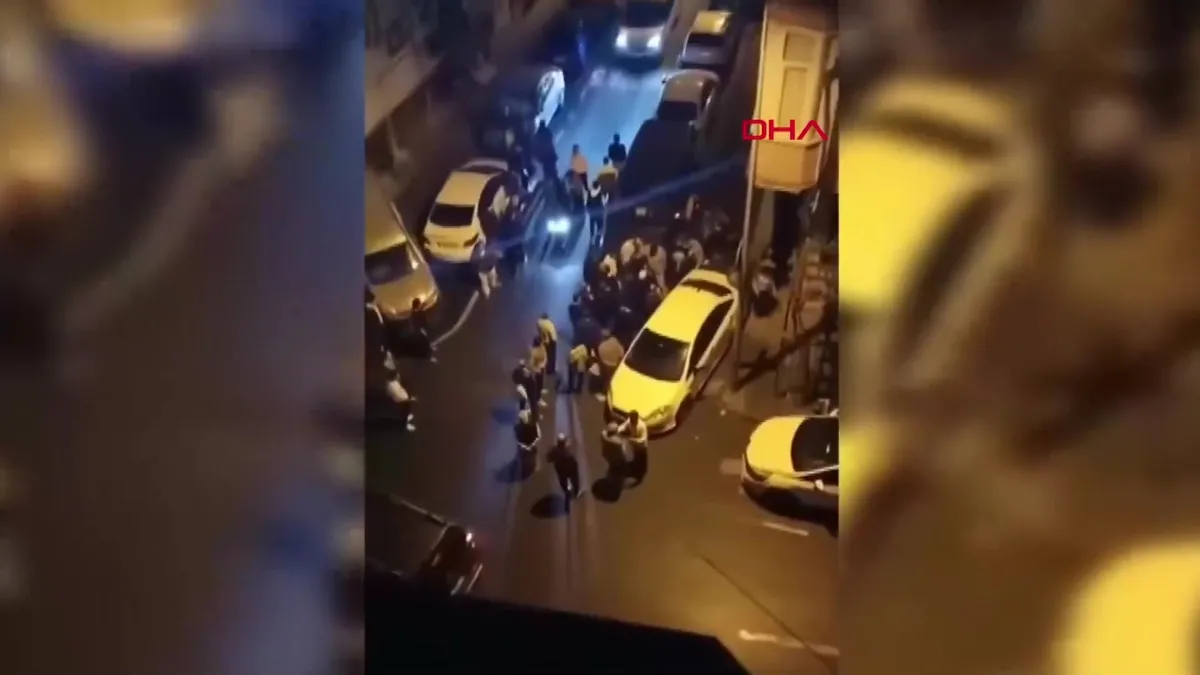 Gaziosmanpaşa’da aracını bina girişine park eden sürücüyü darp ettiler | Video videosunu izle Gaziosmanpaşa’da aracını bina girişine park eden sürücüyü darp ettiler | Video videosunu izle