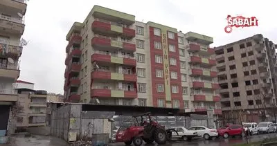 Diyarbakır’da akılalmaz olay: Binanın girişini kimse bulamıyor! | Video