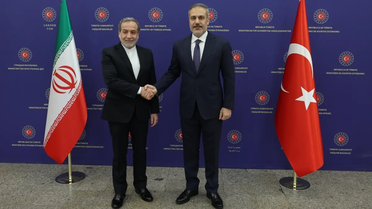SON DAKİKA| Fidan ile Arakçi görüştü: Hava sahamızın ihlali kabul edilemez