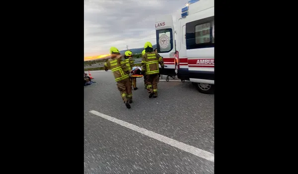 balikesirde-can-pazari-yolcu-otobusu-refuje-carparak-devrildi-25-yarali-1779084878094.jpg