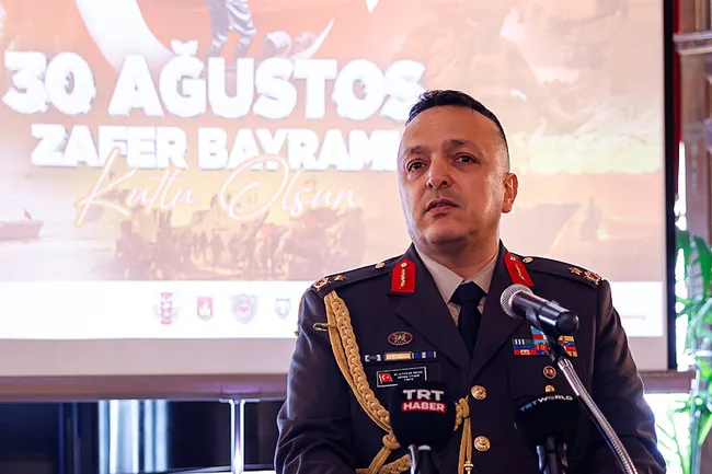 abdde-30-agustos-zafer-bayrami-resepsiyonu-1787867523114.jpeg