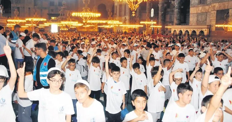 Ayasofya’da buluşan gençlerden Gazze’ye dua