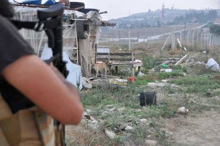 Pitbull ile korunan lüks villaya tefeci baskını