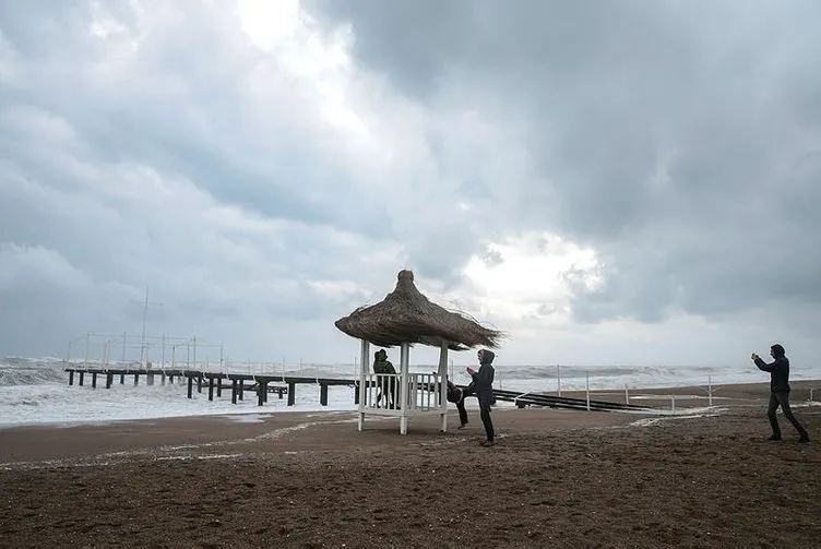 Son dakika: Meteoroloji uyarmıştı! Antalya’da şiddetli yağmur ve fırtına etkili oldu: Hayat durma noktasına geldi