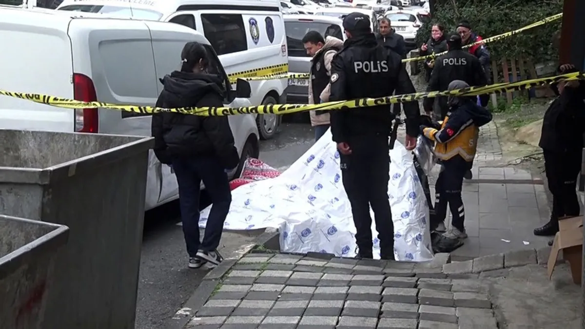 Üçüncü kattan düşen yaşlı kadın öldü