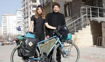 Babasıyla tanışmak için Almanya’dan Türkiye’ye bisikletle geldi