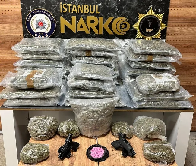 istanbulun-3-ilcesinde-uyusturucu-saticilarina-darbe-yaklasik-200-kilo-madde-ele-gecirildi-7-gozalti-1783410844107.jpg
