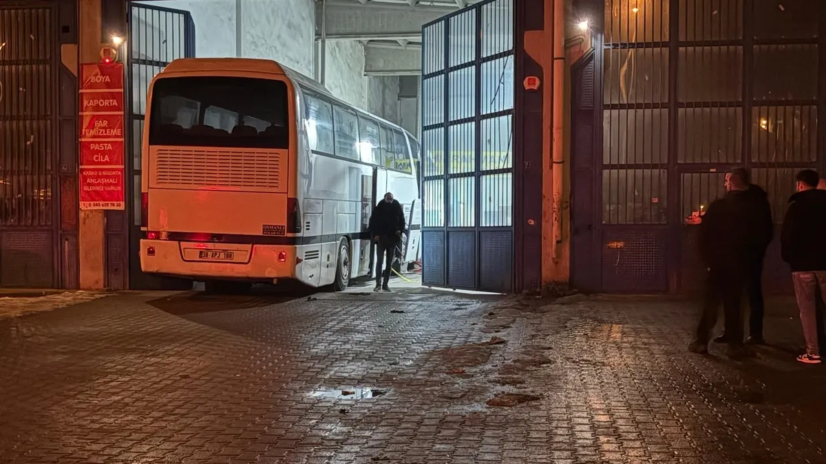 Kayseri’de acı olay! Tamir ettiği otobüsün altında kalan Cihan Altıntaş hayatını kaybetti Kayseri’de acı olay! Tamir ettiği otobüsün altında kalan Cihan Altıntaş hayatını kaybetti