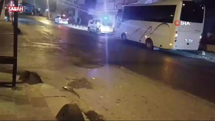 Sultanbeyli'de silahlı bıçaklı 'laf atma' kavgası: 2 yaralı | Video