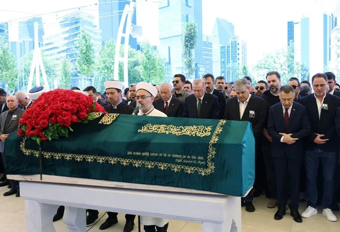 son-dakika-ozer-ucuran-cillere-veda-baskan-erdogan-cenaze-torenine-katildi-1717413619358.jpg