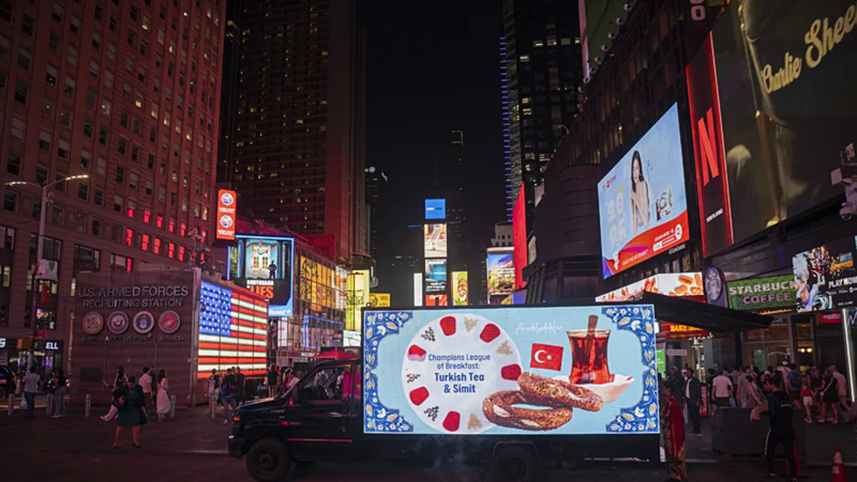Türk simidi ve çay Times Meydanı'nda!