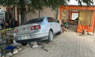 Isparta'da otomobil, kahvehaneye girdi: 1 ölü, 2 yaralı #isparta