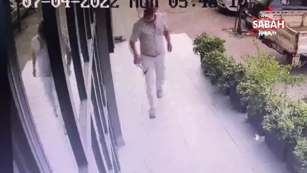 İstanbul’da çekiçli eski çalışan dehşeti kamerada: Ortalığı savaş alanına çevirdi | Video