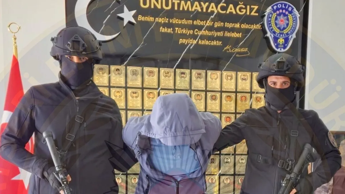 Kayseri’de FETÖ operasyonu! Eski subay saklandığı evde yakalandı Kayseri’de FETÖ operasyonu! Eski subay saklandığı evde yakalandı