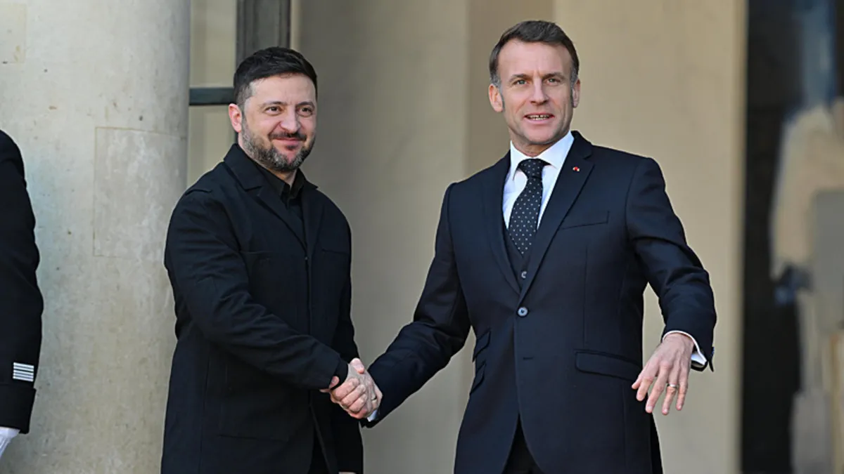 Zelenskiy, Macron ile Paris’te bir araya geldi! Zelenskiy, Macron ile Paris’te bir araya geldi!
