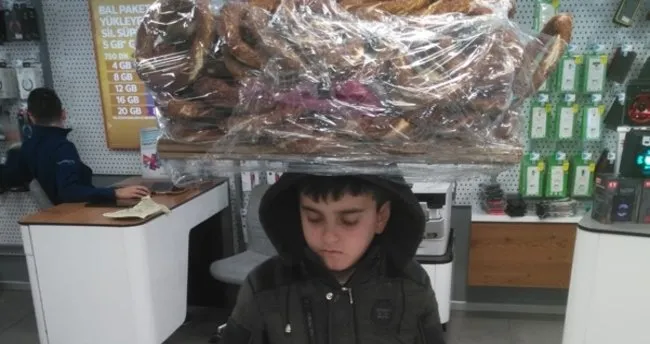 Turkiye Nin Konustugu Simitci Cocuga Kaymakam Cep Telefonu Hediye Etti Son Dakika Haberler