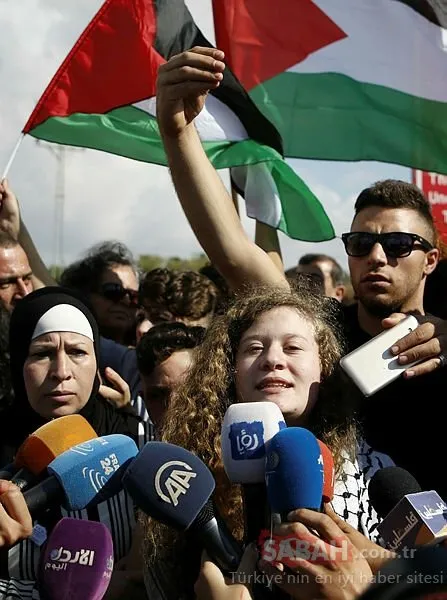 Filistinli Cesur kız Ahed Tamimi 8 ay sonra serbest