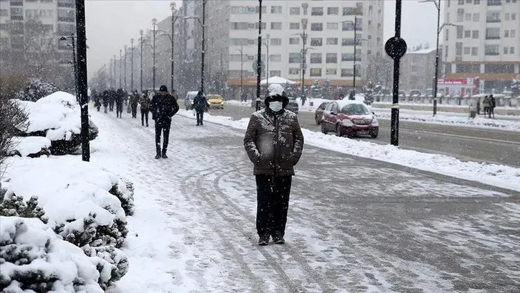 İstanbul ve Ankara’ya kar yağışı giriş yaptı! Meteoroloji’den hafta sonu uyarısı!