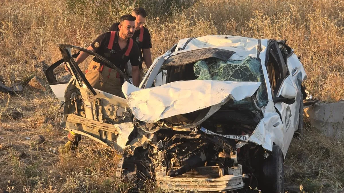 Şırnak’ta otomobil tarlaya uçtu: 1 ölü, 2 yaralı Şırnak’ta otomobil tarlaya uçtu: 1 ölü, 2 yaralı