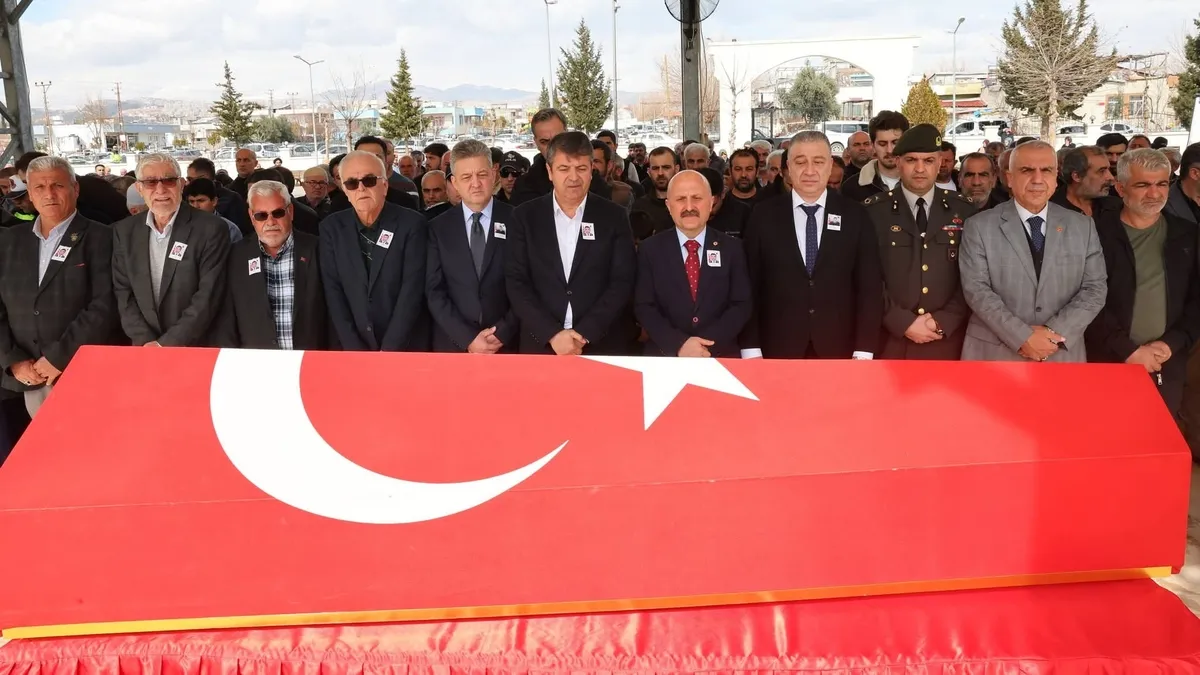 İzmir’de vefat eden Uzman Çavuş Karadağ, Adıyaman’da defnedildi İzmir’de vefat eden Uzman Çavuş Karadağ, Adıyaman’da defnedildi