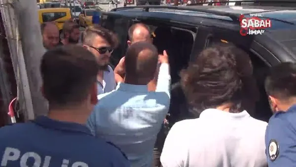 İstanbul Taksim Meydanı’nda seyyar çaycıyla minibüs şoförü arasında bıçaklı kavga!