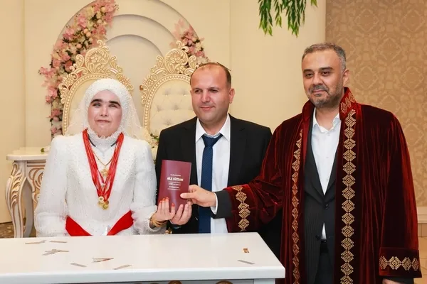 sevgi-karanligi-aydinlatti-gorme-engelli-ciftin-inanilmaz-hikayesi-1783402515924.jpg