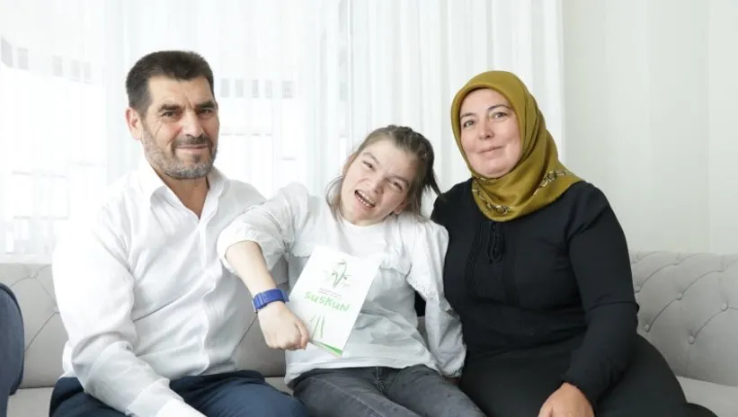Kitabını tek parmağıyla yazdı! Serebral Palsi hastası Büşra Özdamarlar: Nefes alınabiliyorsa hala bir umut var