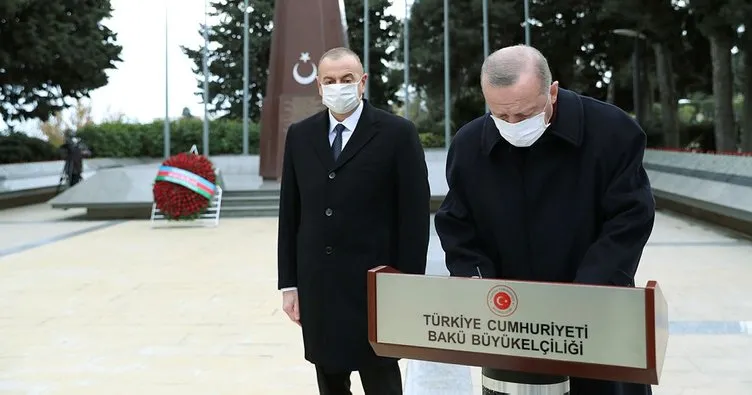 Başkan Erdoğan Haydar Aliyev’in kabrini ziyaret etti: Anıt defterini imzaladı