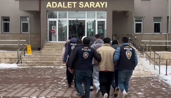 sivasta-yasadisi-bahis-operasyonu-7-tutuklama-1743166975356.jpg