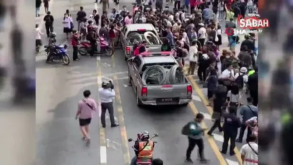 Tayland'da protestocular toplanma yasağına meydan okudu | Video