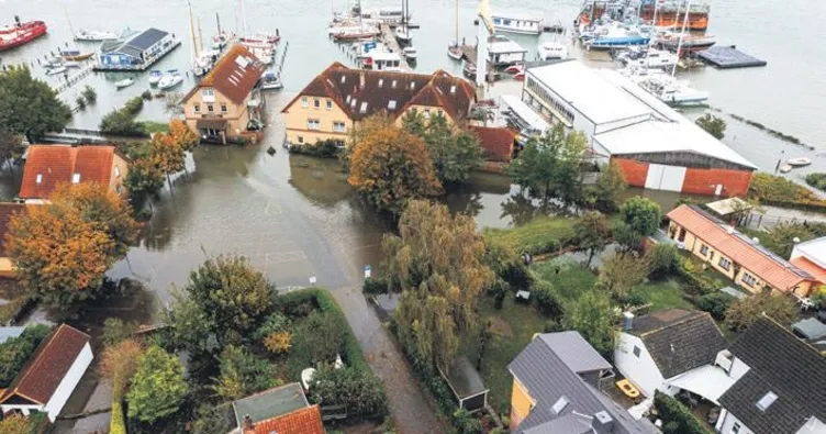 Şiddetli fırtına ölüm getirdi