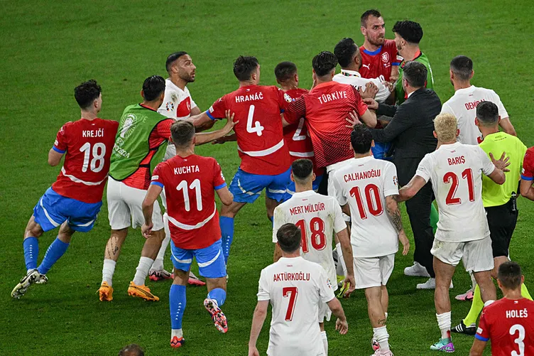 SON DAKİKA HABERİ: Maç sonu kavga çıkaran Çekyalı oyuncudan şok sözler: Türkleri zehirlemek istedim