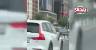 Son dakika haberi: İstanbul’da trafikte şok görüntü! Aynasına takılı halde böyle yol devam etti | Video