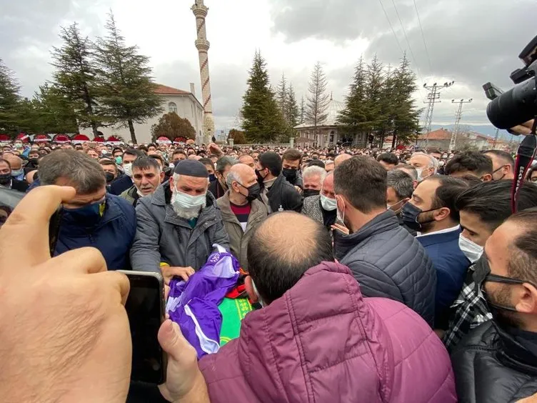 SON DAKİKA: Ahmet Çalık gözyaşları ile son yolculuğuna uğurlanıyor!