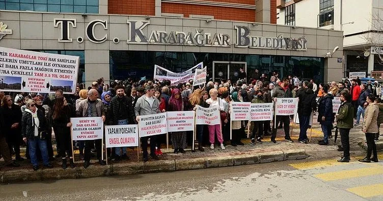 İzmir’de CHP’li belediyeye konut protestosu