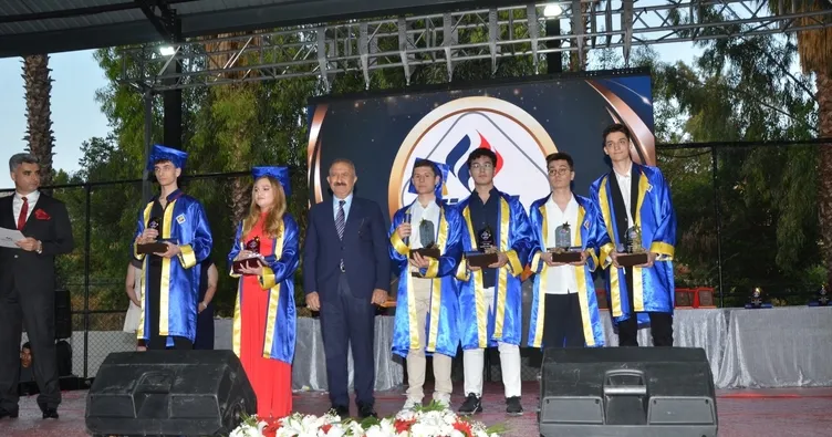 Final’de mezuniyet coşkusu