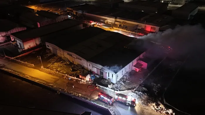 kayseride-mobilya-fabrikasinda-yangin-2-dron-goruntuleriyle-1769580046971.jpg