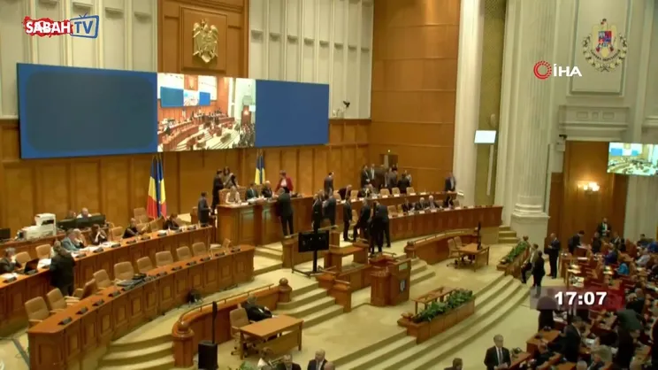 Romanya'da yeni hükümet kuruldu | Video